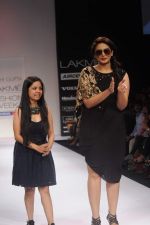 Model walk the ramp for Atithi Gupta show at Lakme Fashion Week 2012 Day 5 in Grand Hyatt on 7th Aug 2012 (46).JPG